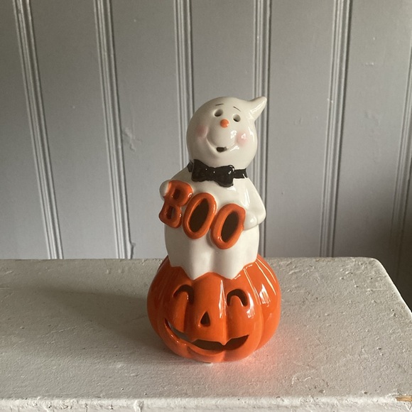 NWT- Adorable- LED Light Up- Ceramic BOO Ghost 👻 on a Pumpkin Decoration - Picture 13 of 17